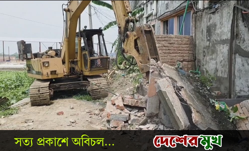 রূপগঞ্জে খাল দখলমুক্ত করতে পানি উন্নয়ন বোর্ডের উচ্ছেদ অভিযান