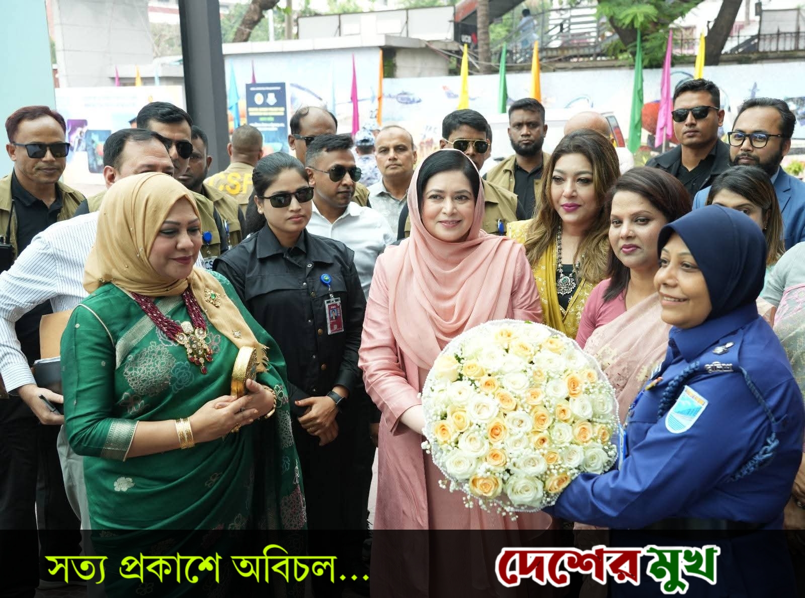 স্টার্টআপ, সায়েন্স প্রজেক্ট ও ইনোভেশন আইডিয়া শোকেসিং অনুষ্ঠানে প্রধান অতিথিকে শুভেচ্ছা জানালেন ঢাকা জেলার পুলিশ সুপার