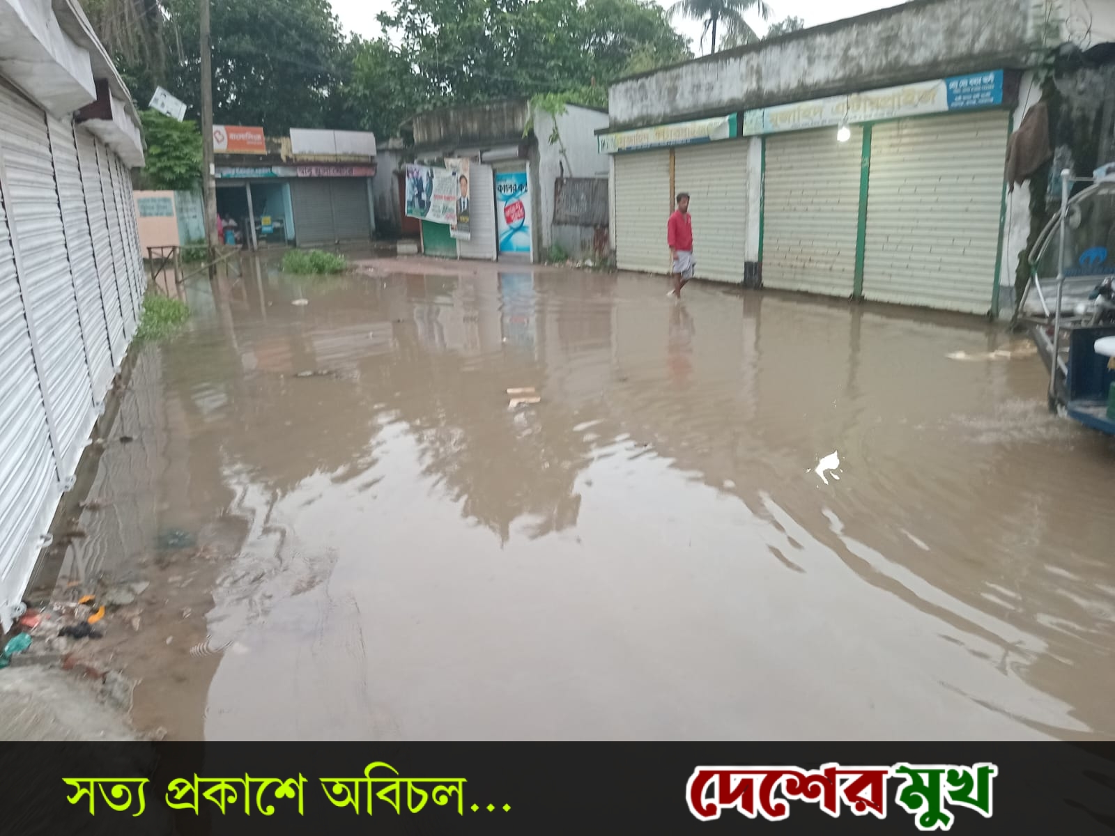 টানা বৃষ্টিতে রূপগঞ্জে জলাবদ্ধতা, পানিবন্দি লক্ষাধিক মানুষ