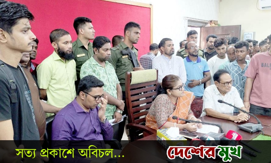 জামালগঞ্জে নৌযান শ্রমিক ও ব্যবসায়ীদের দাবি আদায়ে নির্বাহী অফিসারের সঙ্গে মতবিনিময়।