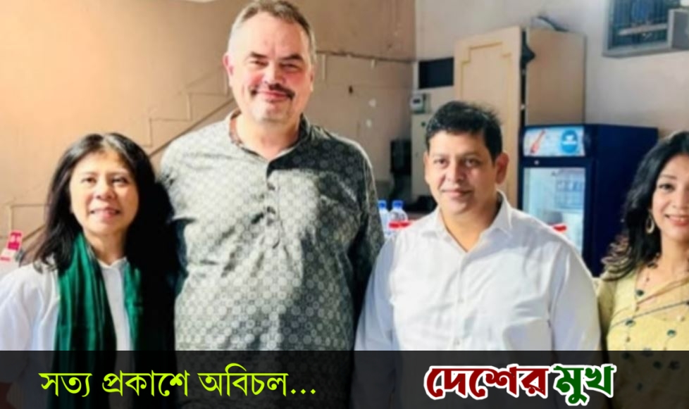 মার্কিন রাষ্ট্রদূত ব্রেনটি ক্রিস্টেনসেন সস্রিক রূপগঞ্জের পূজামন্ডব পরিদর্শন